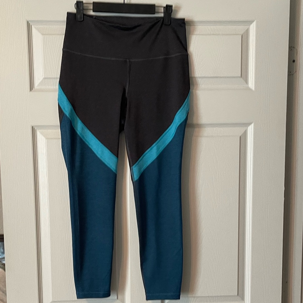 Old Navy Active • Go Dry Blue/Gray Leggings. Size L